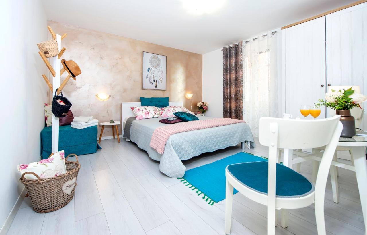 ロヴィニCasa Giuseppinaアパートメント エクステリア 写真